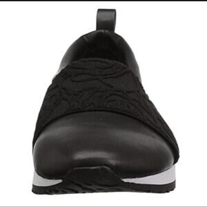 Taryn Rose Charlotte Black & White Leather Slip-On Sneakers Size 5 NIB